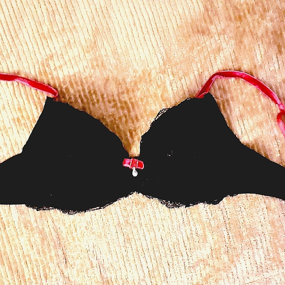 Marilyn Monroe    Black Lace w Pink Velvet Bra - Picture 2 of 8